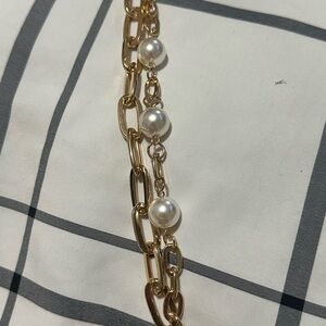 Elegant Gold and Pearl Bracelet